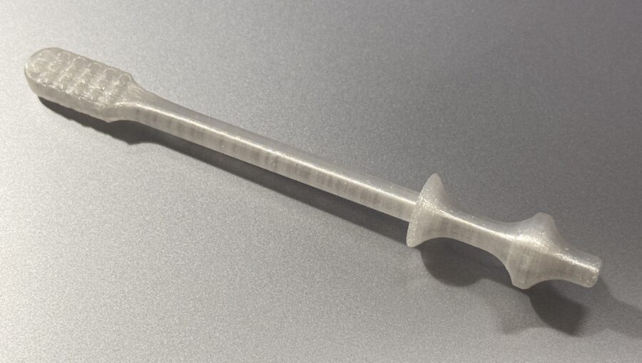 医療用途を想定した樹脂で3Dプリンター造形した植毛前の小型歯ブラシ試作品